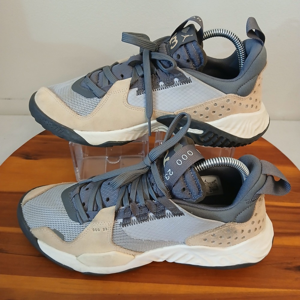Jordan Delta SP Women 9 Grey Tan Training Shoes Sneakers CT1003-002